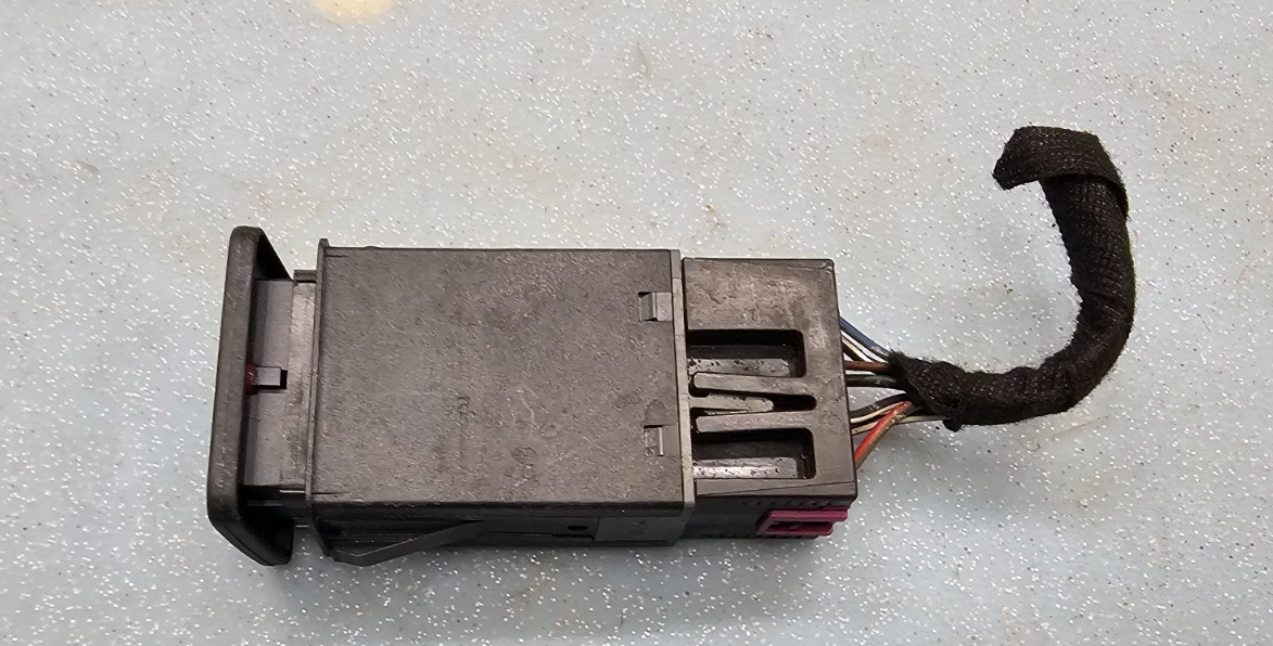 🔥97-06 VW Golf  05-10 Bora Golf Hazard Light Switch