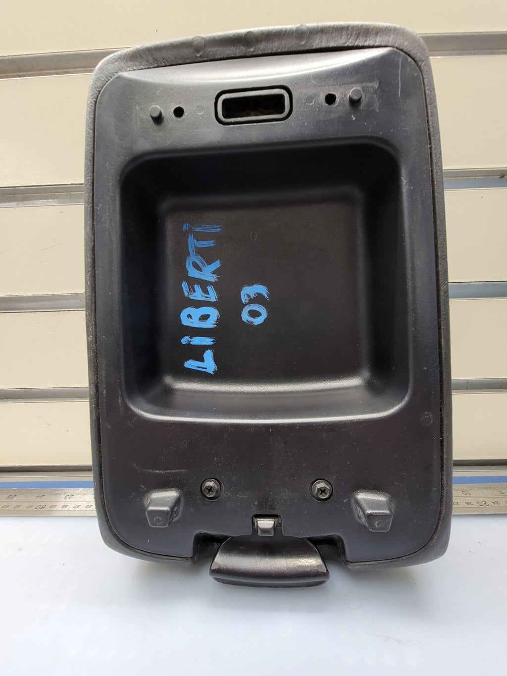 🔥2002-2007 Jeep Liberty Center Console Arm Rest Lid Black OEM