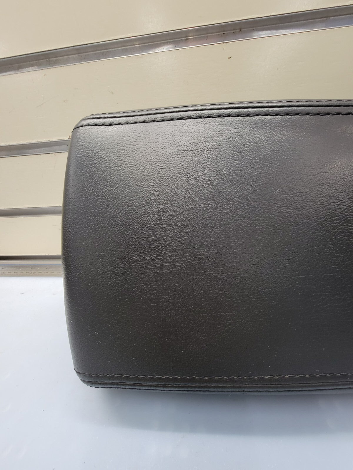 🔥06-13 CHEVROLET IMPALA CENTER CONSOLE ARM REST LID TOP PAD COVER BLACK LEATHER