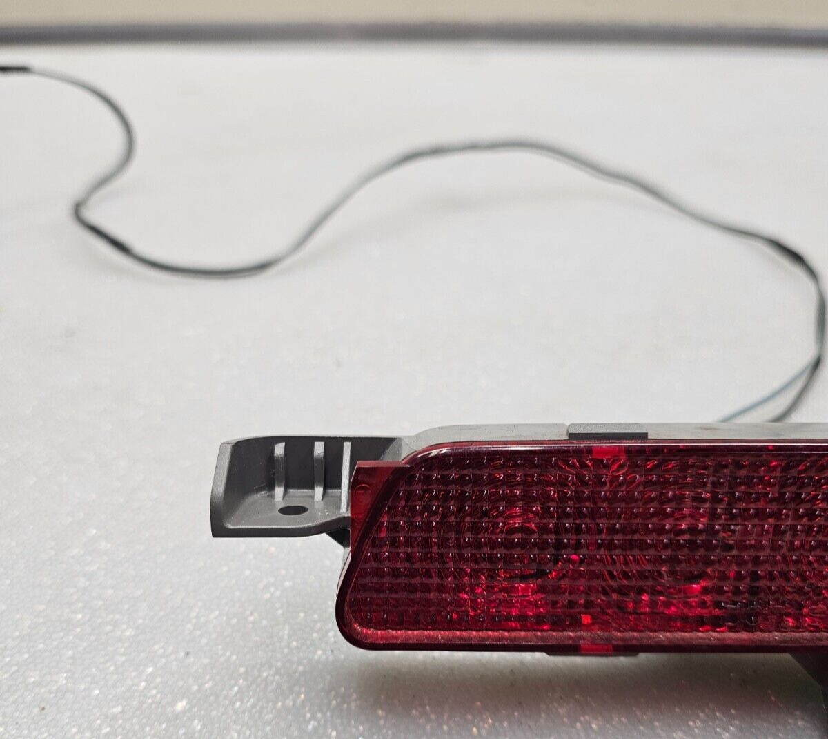 🔥2008-2012 Chevy Malibu Rear High Mount Third Brake Light Lamp Assembly Chrome