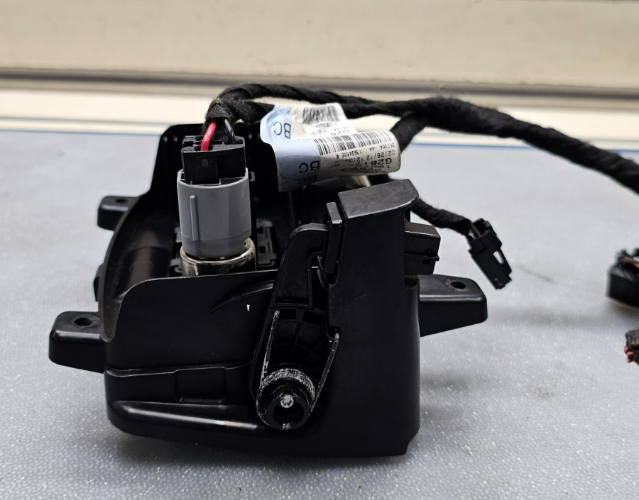 🔥 13-18 LINCOLN MKT REAR POWER OUTLET BLACK OEM