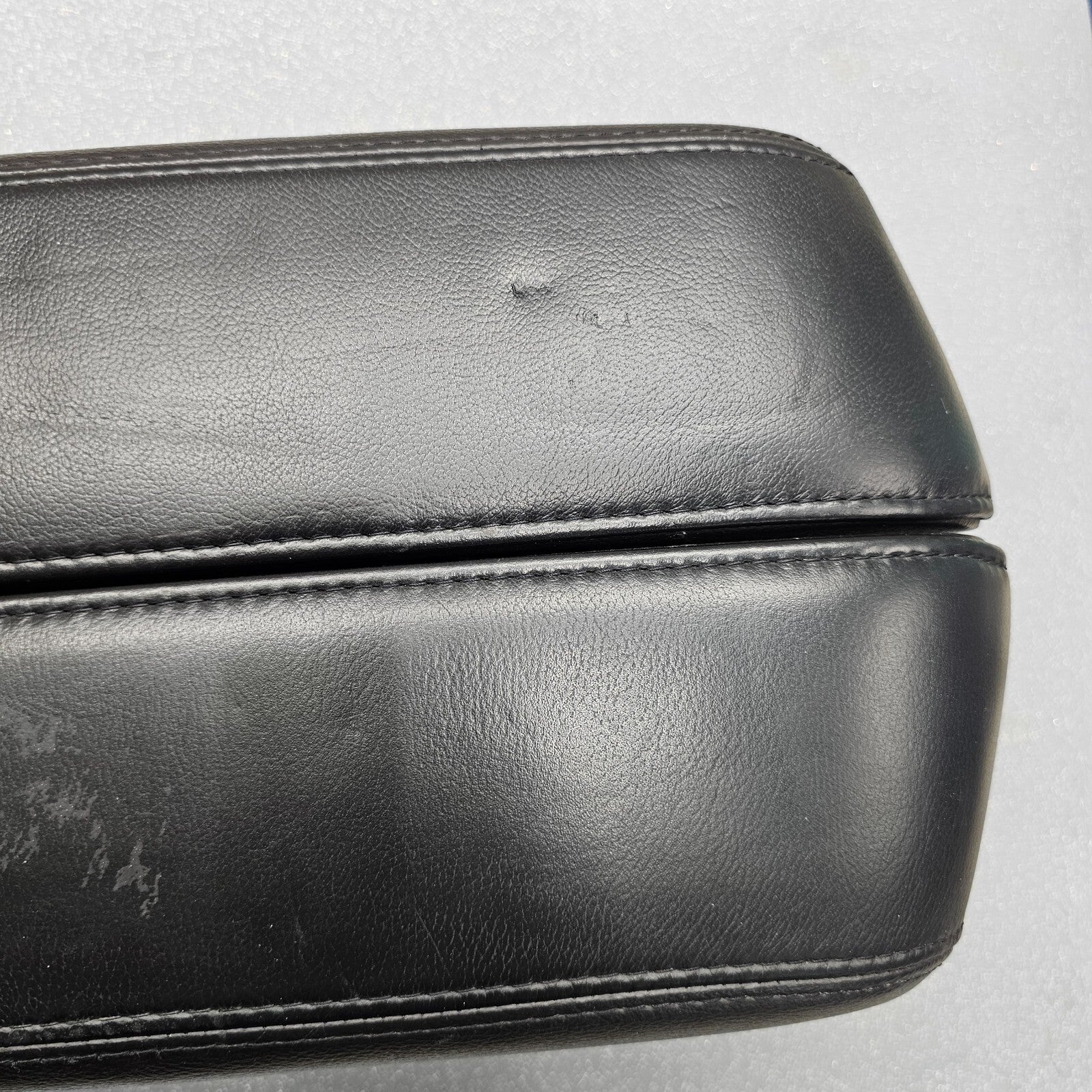 13-19 LINCOLN MKT Front Floor Console Arm Rest Lid Cover Top Pad Assembly Black