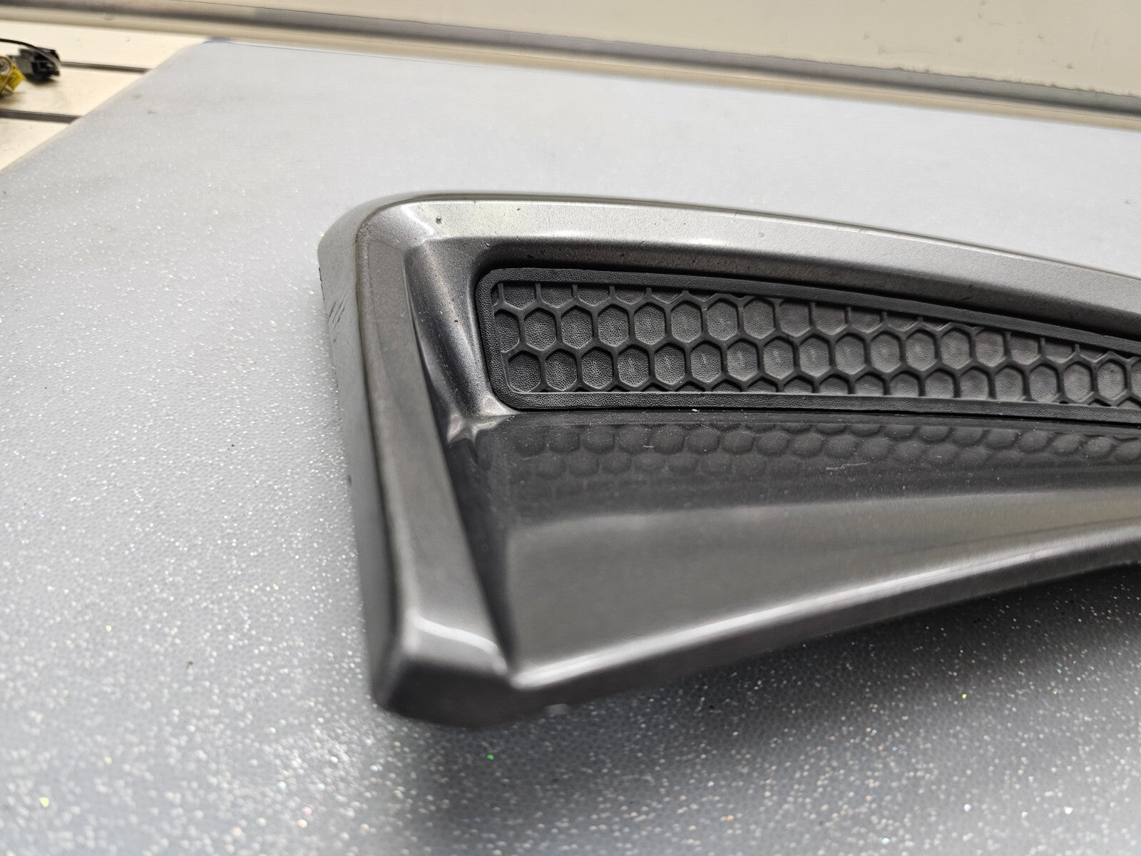 🔥99-04 FORD MUSTANG COUPE REAR LEFT QUARTER VENT LOUVER INSERT MOLDING TRIM