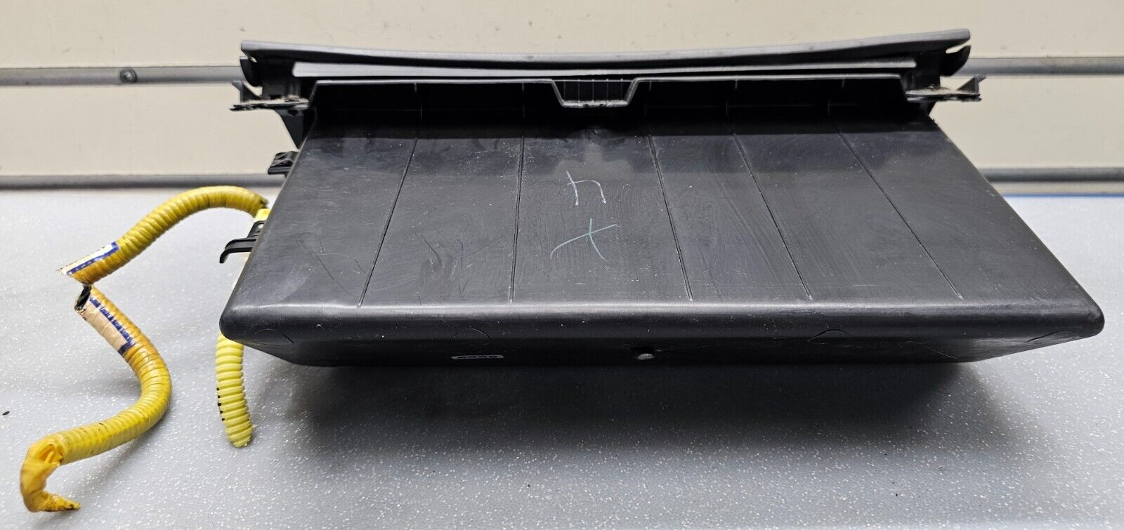 🔥98-03 Sienna Dash Upper Glove Box Storage Compartment Instrument Panel DK GRAY