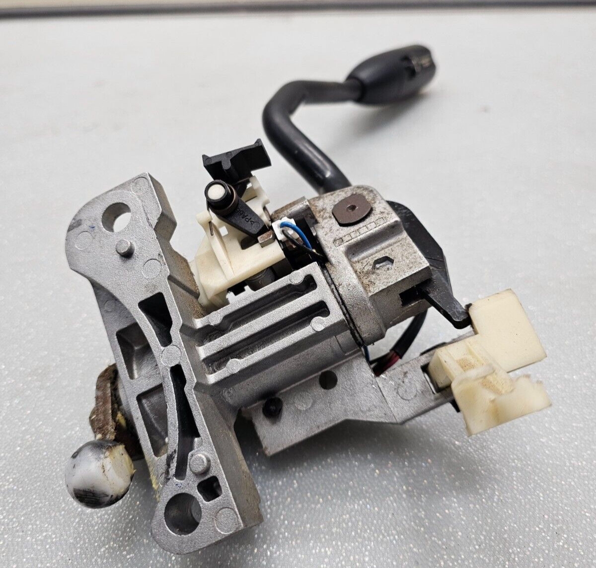 04-15NissanTitan Steering Column Automatic Shifter Assembly Transmission Control
