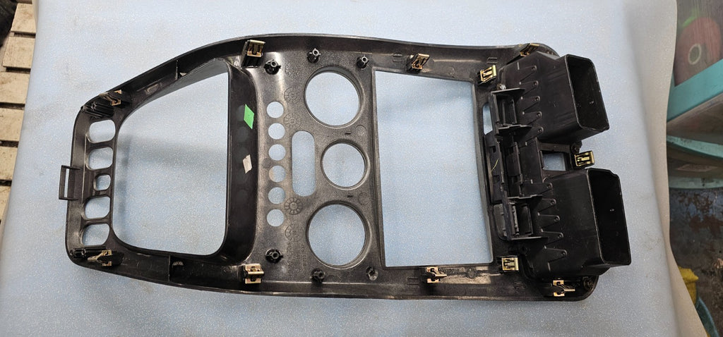 🔥05-06 Chevrolet Equinox Center Dash Radio Climate Bezel Surround Trim Silver