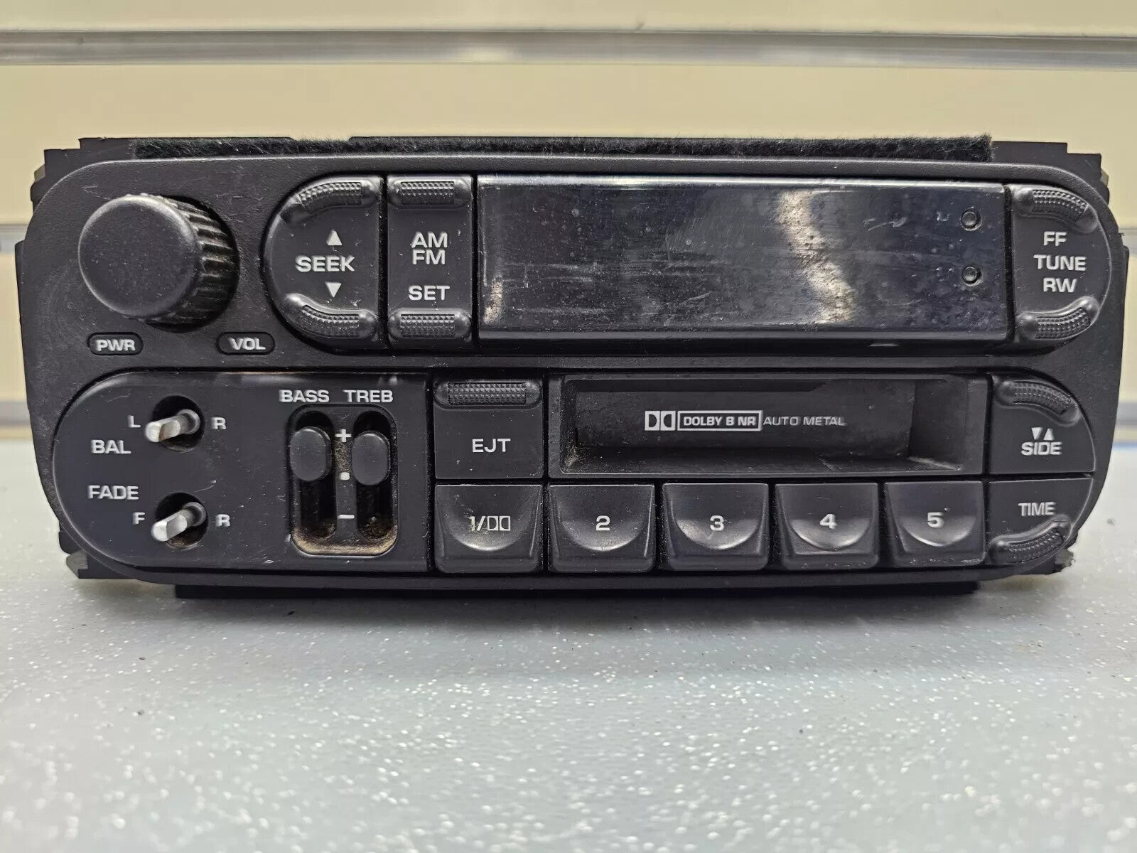 🔥98-03 Sebring Town Country Caravan Dash AM FM Radio Stereo Display Tape Player