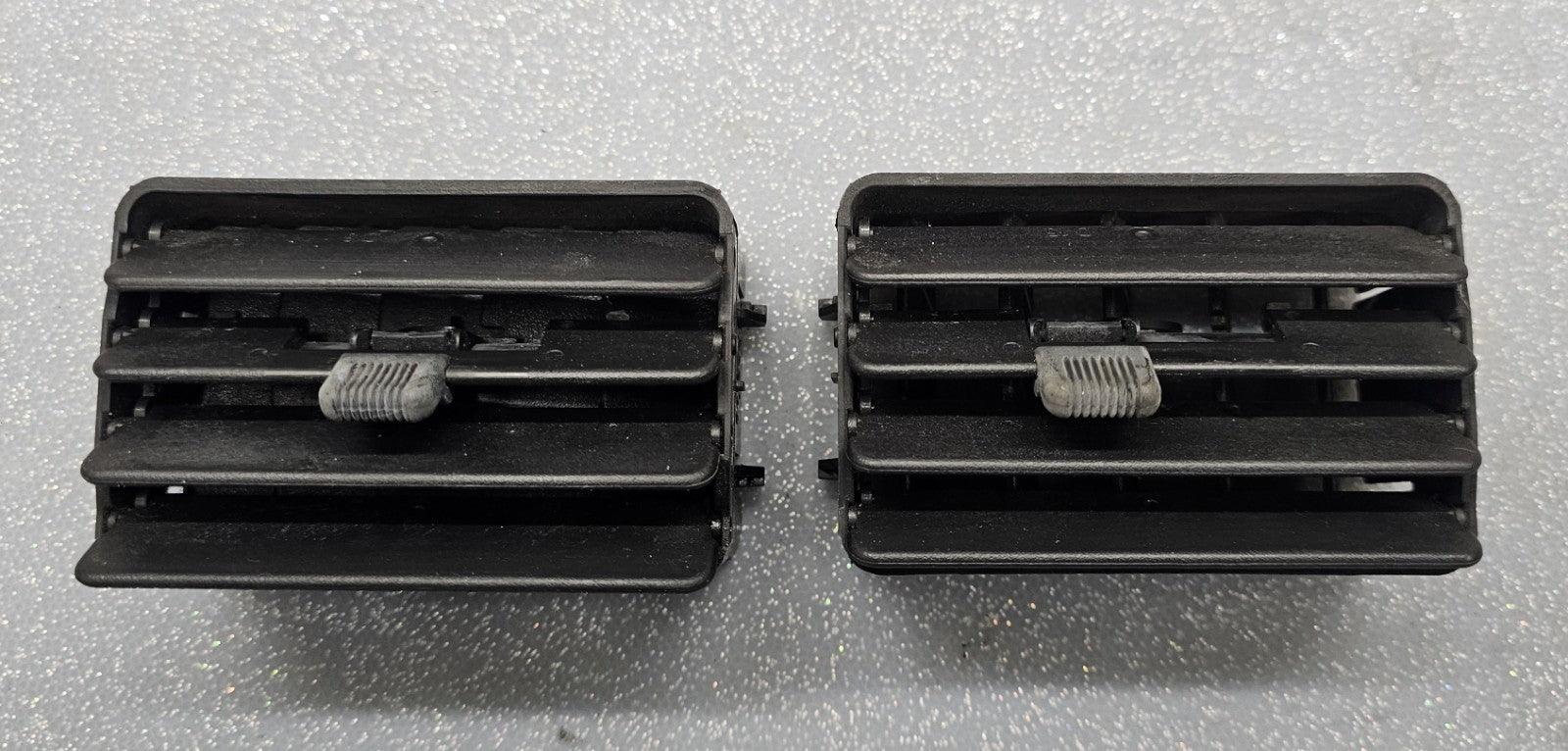 🔥92-96 Ford F150 F250 F350 Bronco Dash Vents Heat AC Air Vents Pair (2)