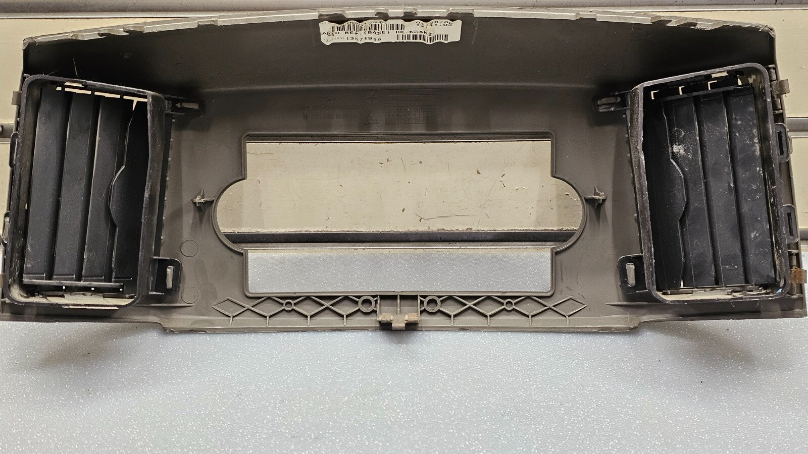 🔥05-07 Jeep Grand Cherokee Dash Radio Stereo Display Bezel Trim Panel TAN B30