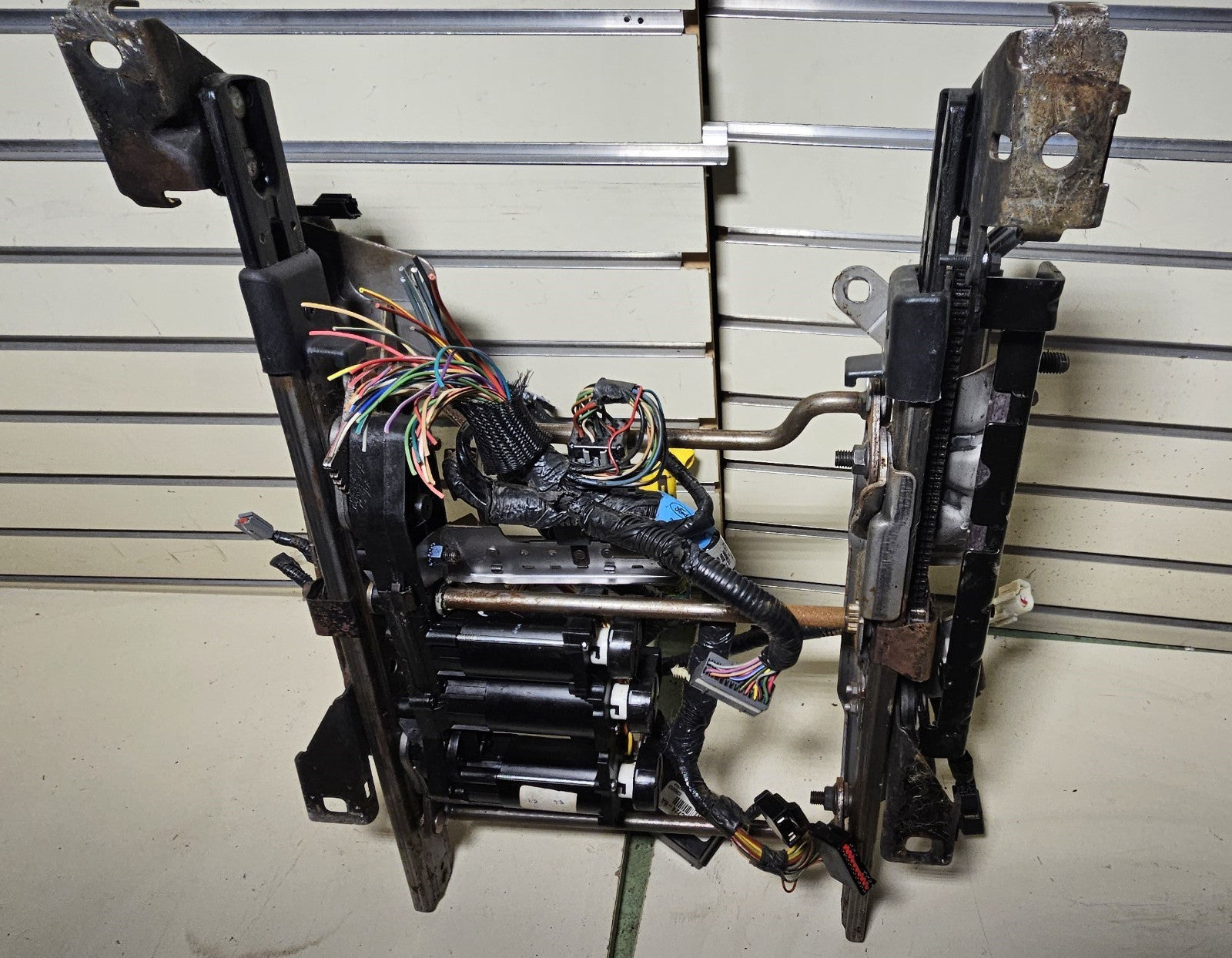 03-11 Town Car Power adjustable Seat Track Driver Wiring Harness Motor Assembly