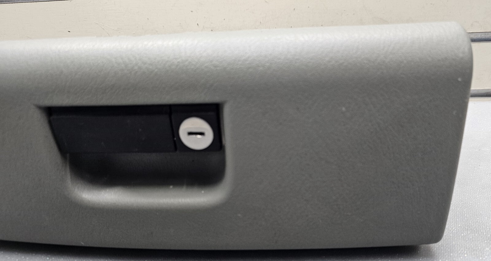🔥01-07 CARAVAN TOWN COUNTRY DASH GLOVE BOX COMPARTMENT LID COVER ASSEMBLY GRAY