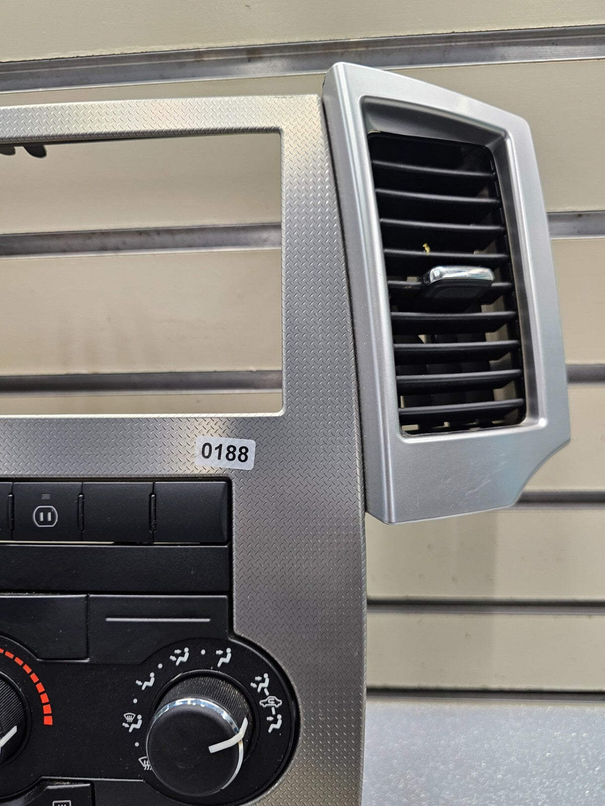 🔥08-10 Grand Cherokee Center Dash Radio Bezel Trim Panel Climate Control silver