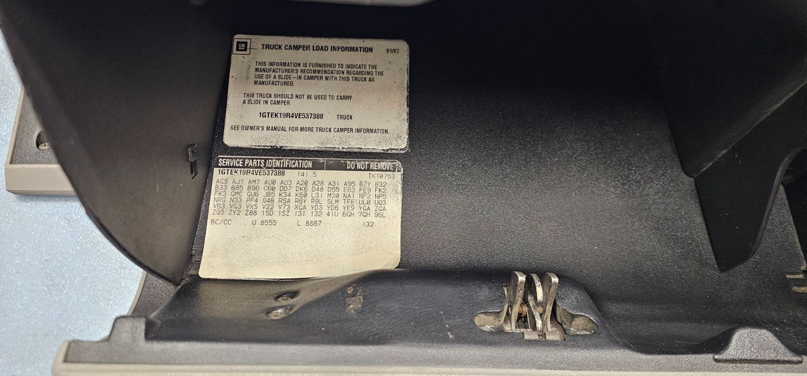 95-99 CHEVY GMC TRUCK SILVERADOC/K Glove Box Storage Compartment Assembly TAN G2