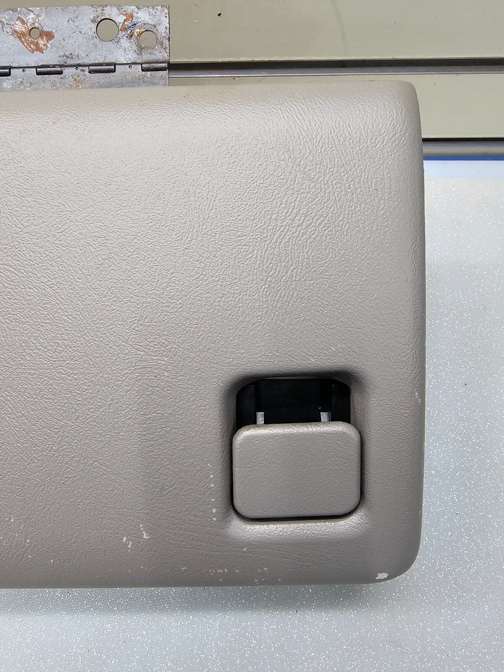 🔥99-06 Chevy SILVERADO SIERRA Dash GLOVE BOX Storage Compartment LIGHT GRAY G3