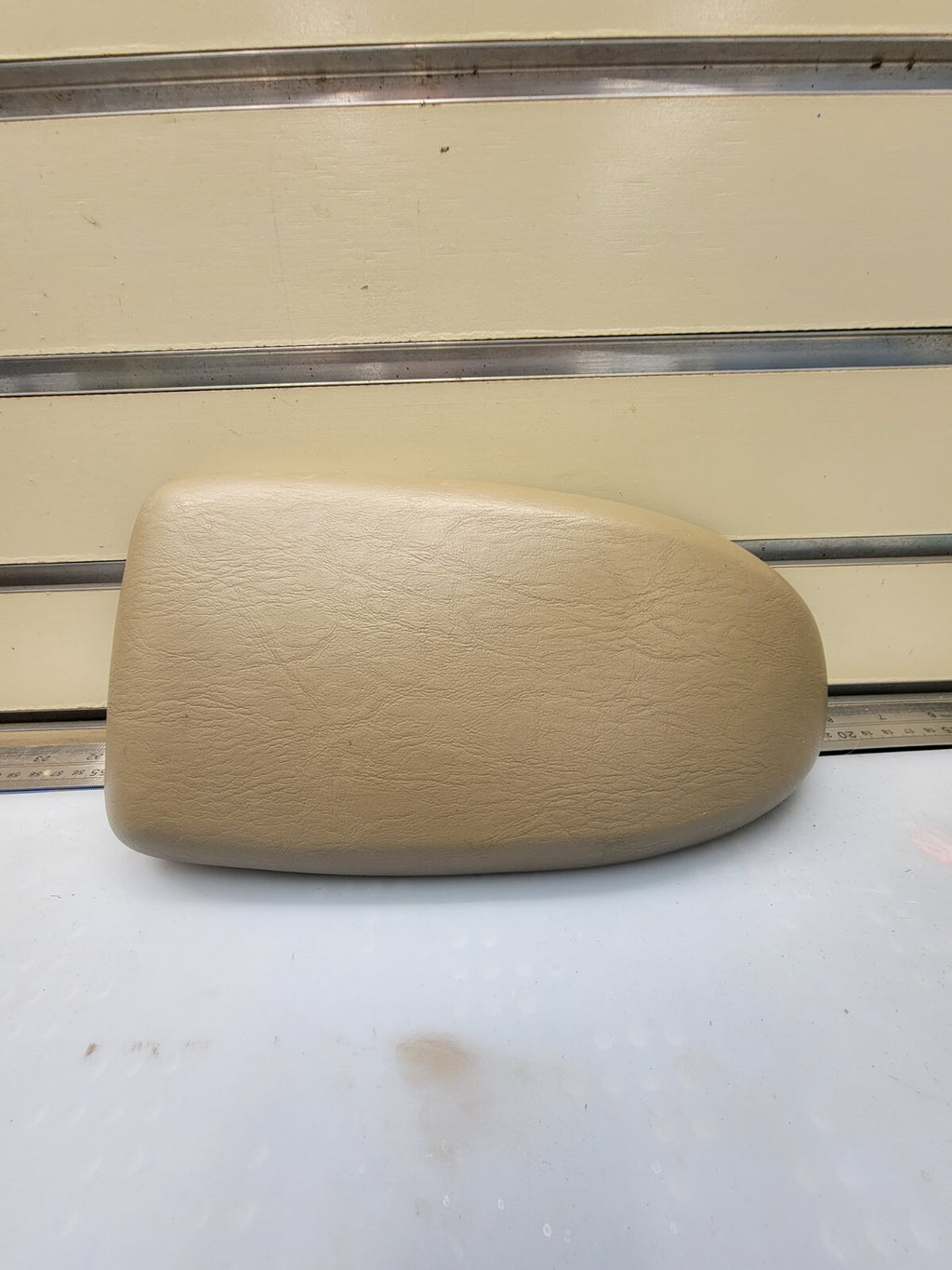 🔥2000-2007 FORD FOCUS CENTER CONSOLE LID ARM RESTER LID TAN