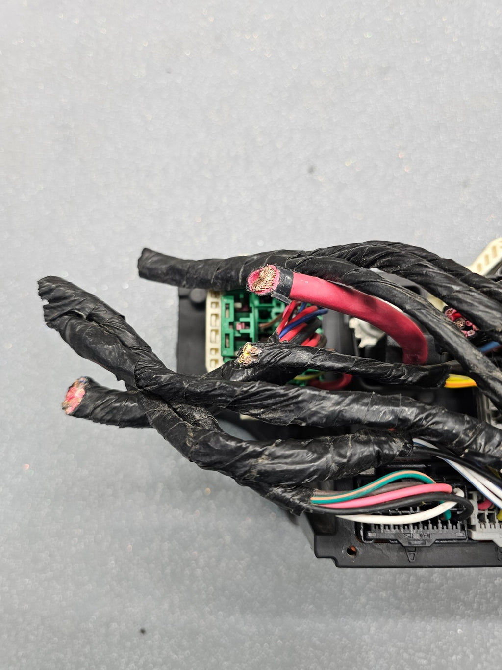 11-14 Chrysler 200 Dodge Avenger Totally Integrated Power Module Fuse Box Relay