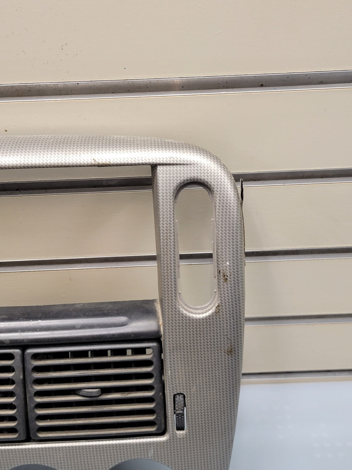 02-05 FORD EXPLORER RADIO AUDIO CLIMATE TEMPERATURE CONTROL BEZEL TRIM silver