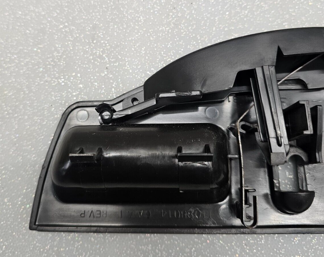 95-06 Silverado Sierra C/K 1500 2500 Center Console Jump Seat Lid Latch Assembly