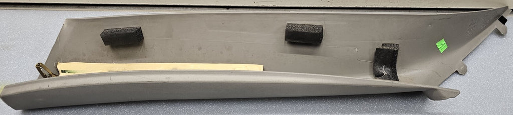 99-06 SILVERADO SIERRA Roof Molding A PILLAR Trim RIGHT Passenger LIGHT GRAY P3