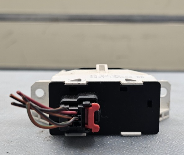 🔥02-05 FORD FOCUS HAZARD LIGHT FLASHER BUTTON CONTROL SWITCH ASSEMBLY BLACK