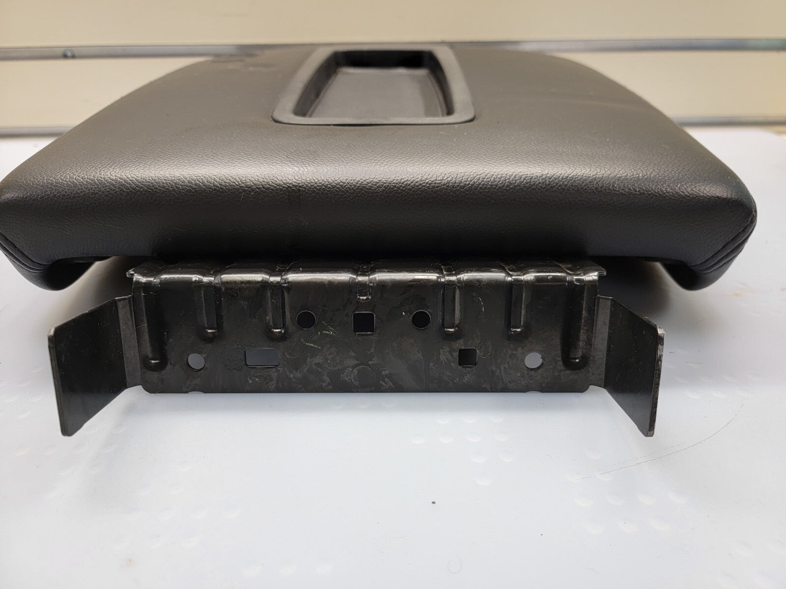 🔥07-13 Chevy Tahoe, Suburban, Yukon Leather Console Lid Armrest Cover BLACK JS5