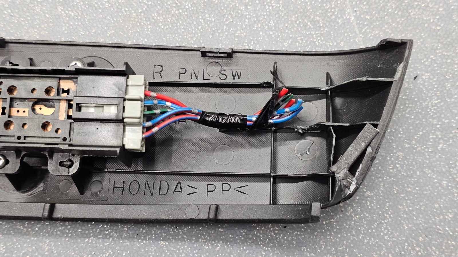 07-08 HONDA FIT FRONT RIGHT PASSENGER DOOR WINDOW CONTROL SWITCH ASSEMBLY BLACK