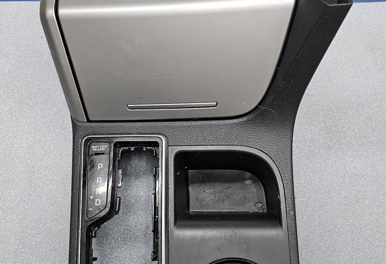 🔥15-17 SONATA GEAR SHIFTER SHIFT BEZEL CENTER CONSOLE PANEL W/CUP HOLDER SILVER