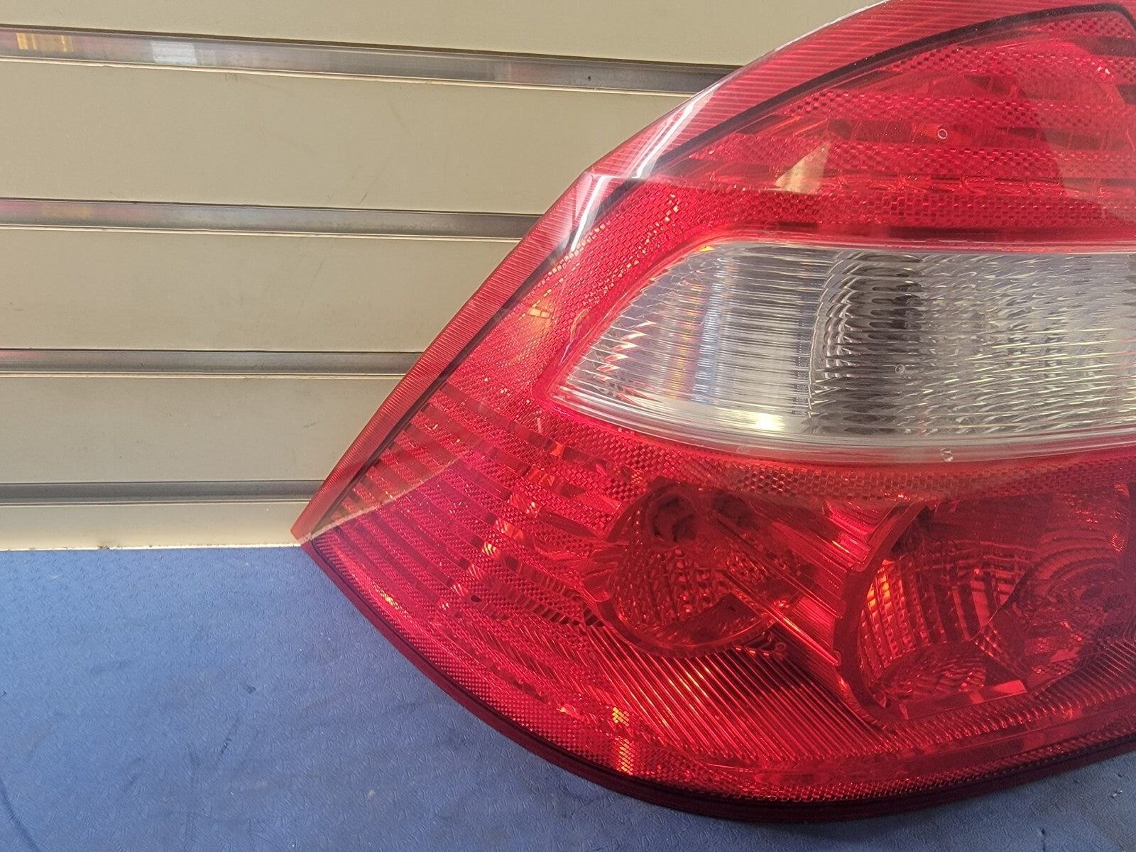 🔥2005-2007 Ford Five Hundred Tail Light Lamp left driver side Assembly Chrome