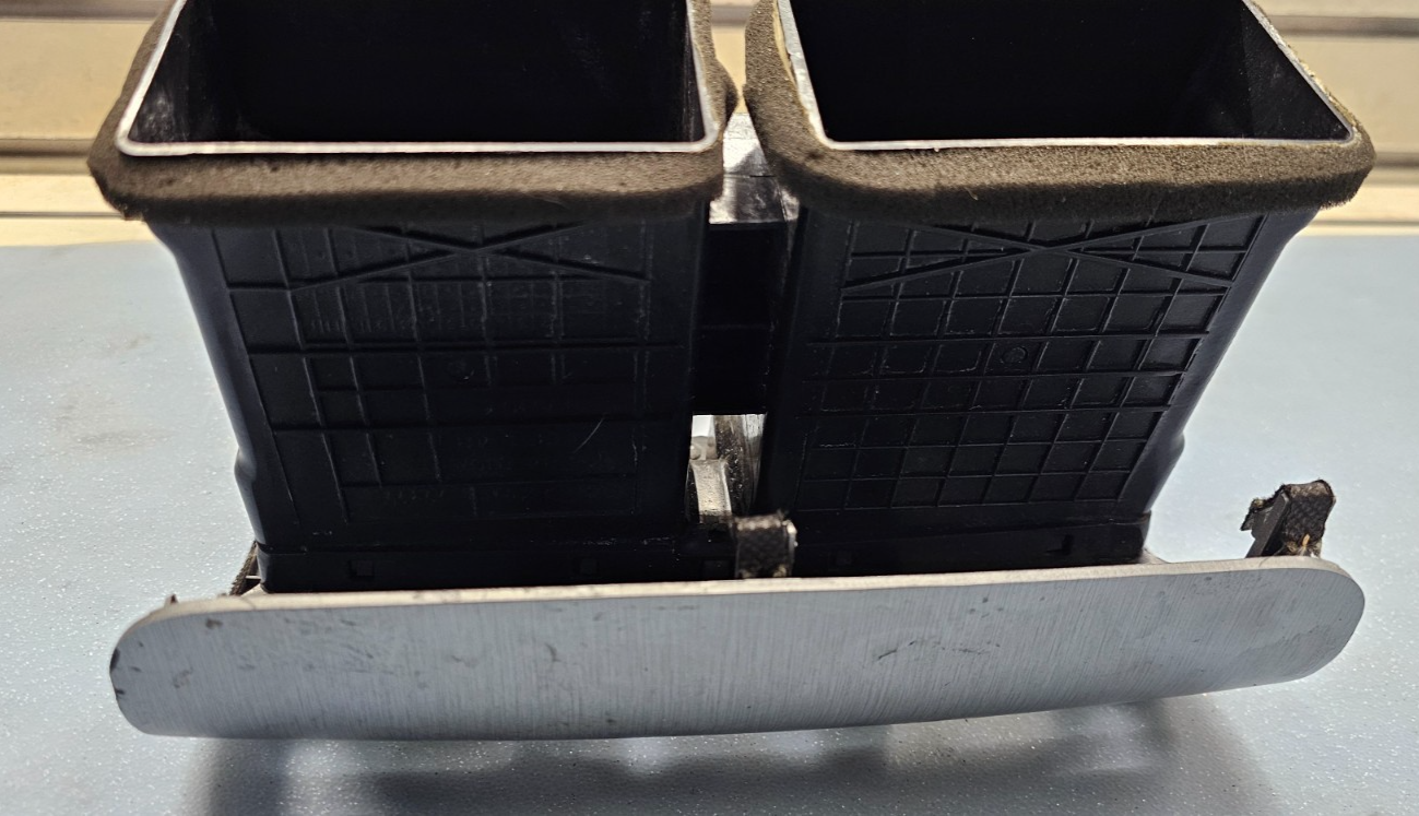 🔥05-09 KIA SPORTAGE CENTER DASH RADIO BEZEL TRIM CLIMATE CONTROL OEM SILVER