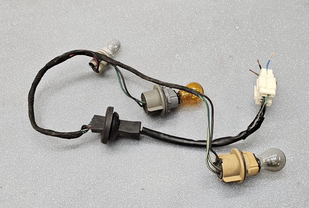 🔥2005-2012 NISSAN PATHFINDER TAIL LIGHT BULB SOCKET HARNESS OEM