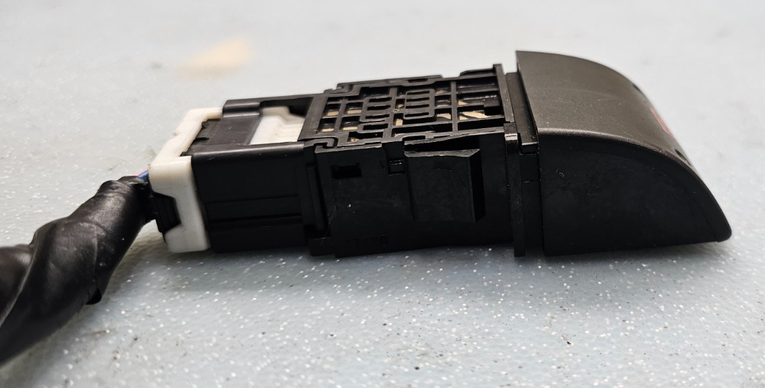 🔥02-04 Nissan Xterra Frontier hazard emergency light switch Niles