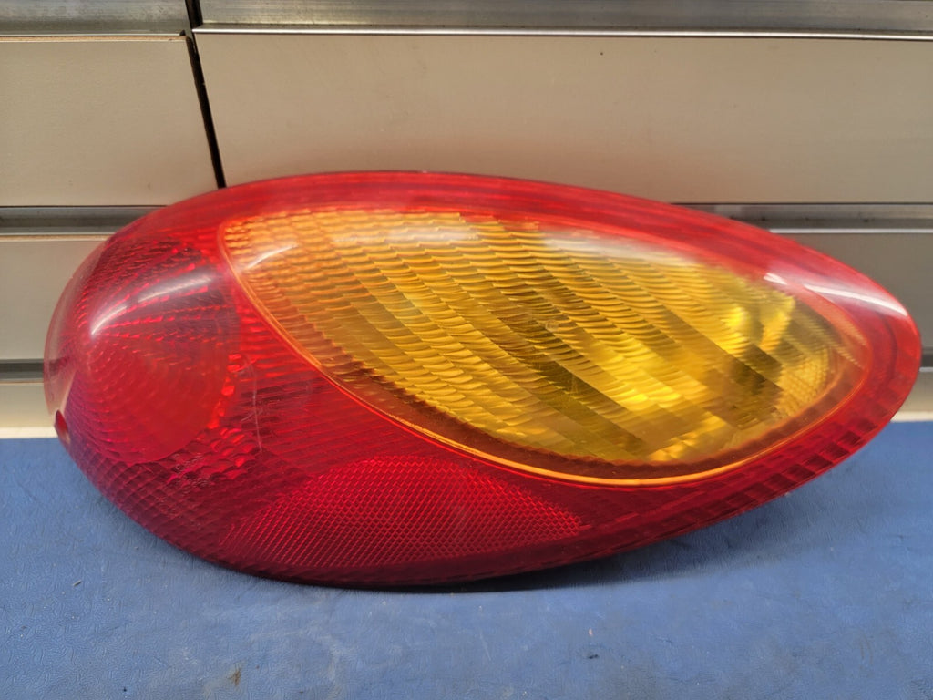 🔥2001-2005 Chrysler PT Cruiser Tail light RIGHT  side brake light assembly