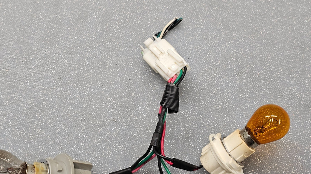 🔥2006 - 2008 HYUNDAI SONATA TAIL LIGHT BULB SOCKET HARNESS K1888