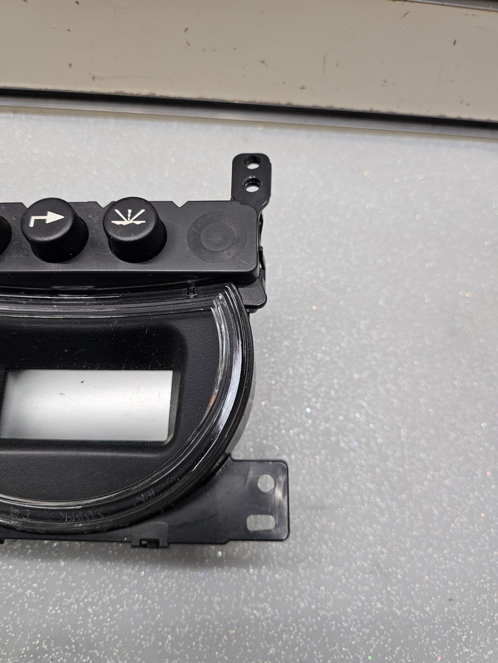 04-08PONTIAC GRAND PRIX3 Button Info Display Screen Center Dash BezelSwitch SW54