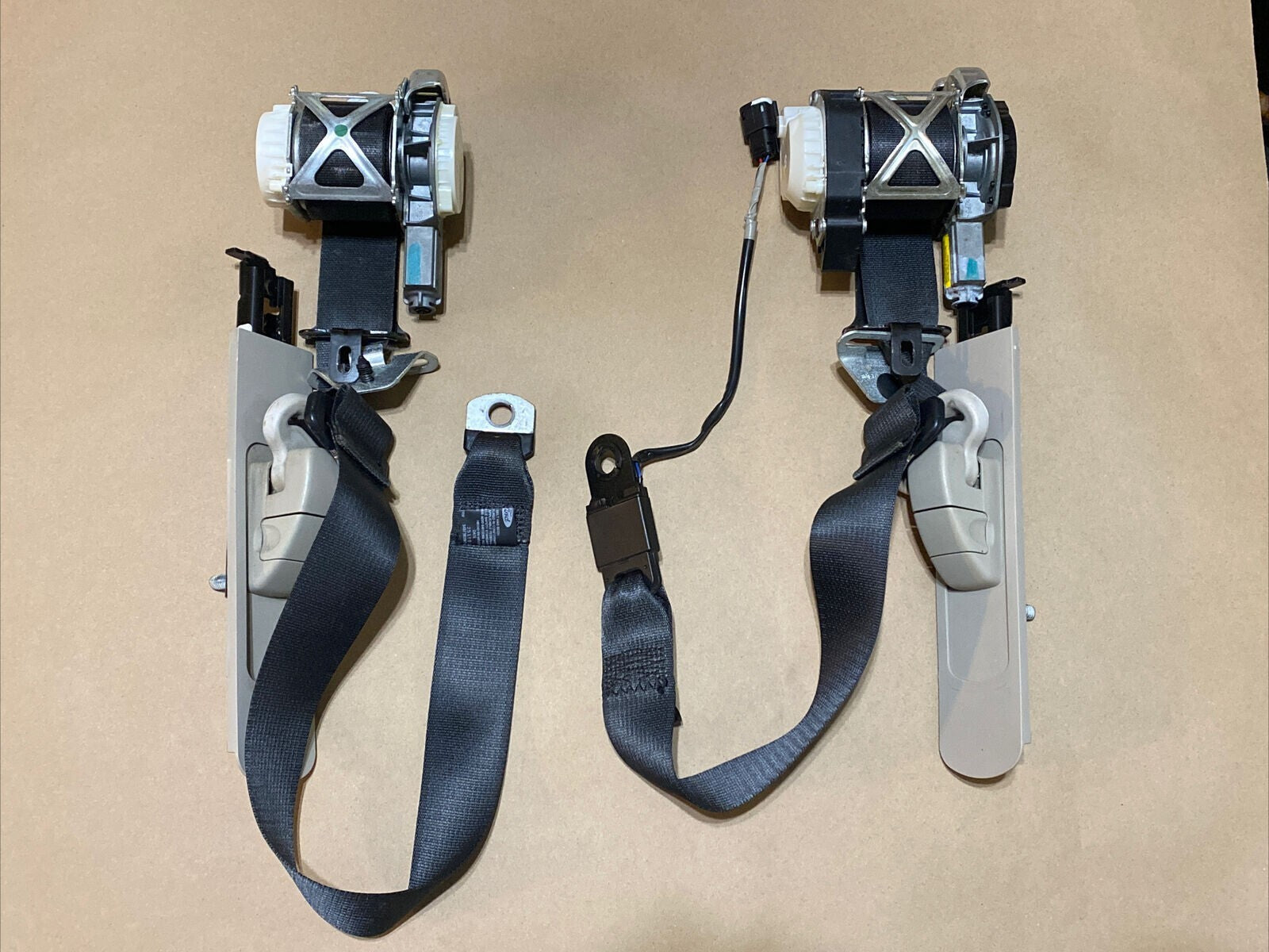 11-13 Fiesta Front Left Driver Right Passenger Seat Belt Retractor Assembly Set