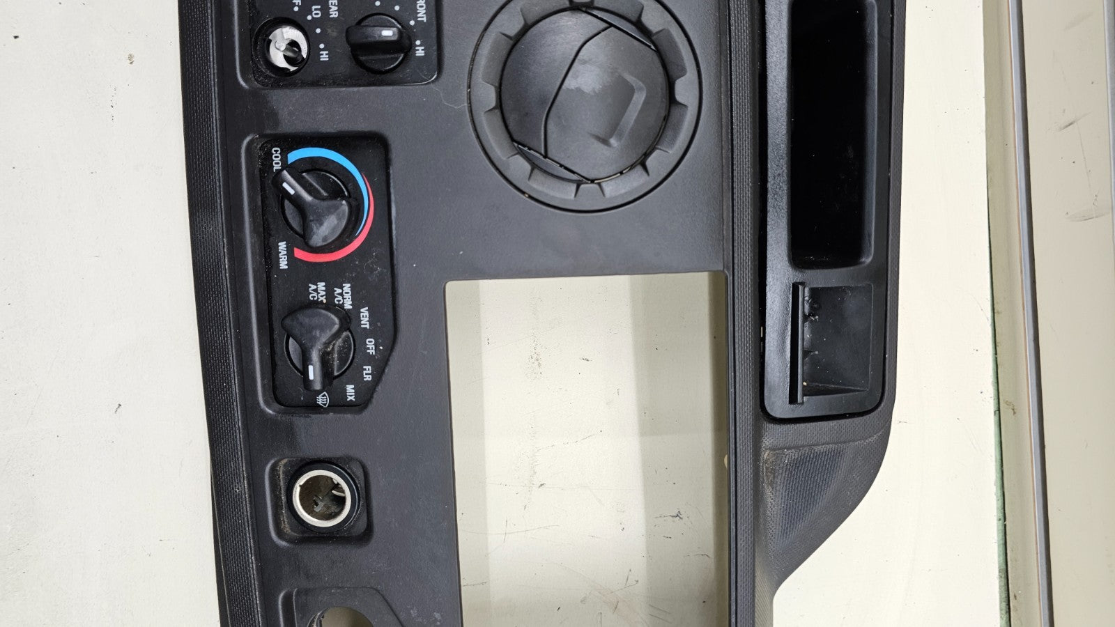 09-14 Ford E150 E250 Dash Instrument Cluster speedometer Trim Bezel Panel Black