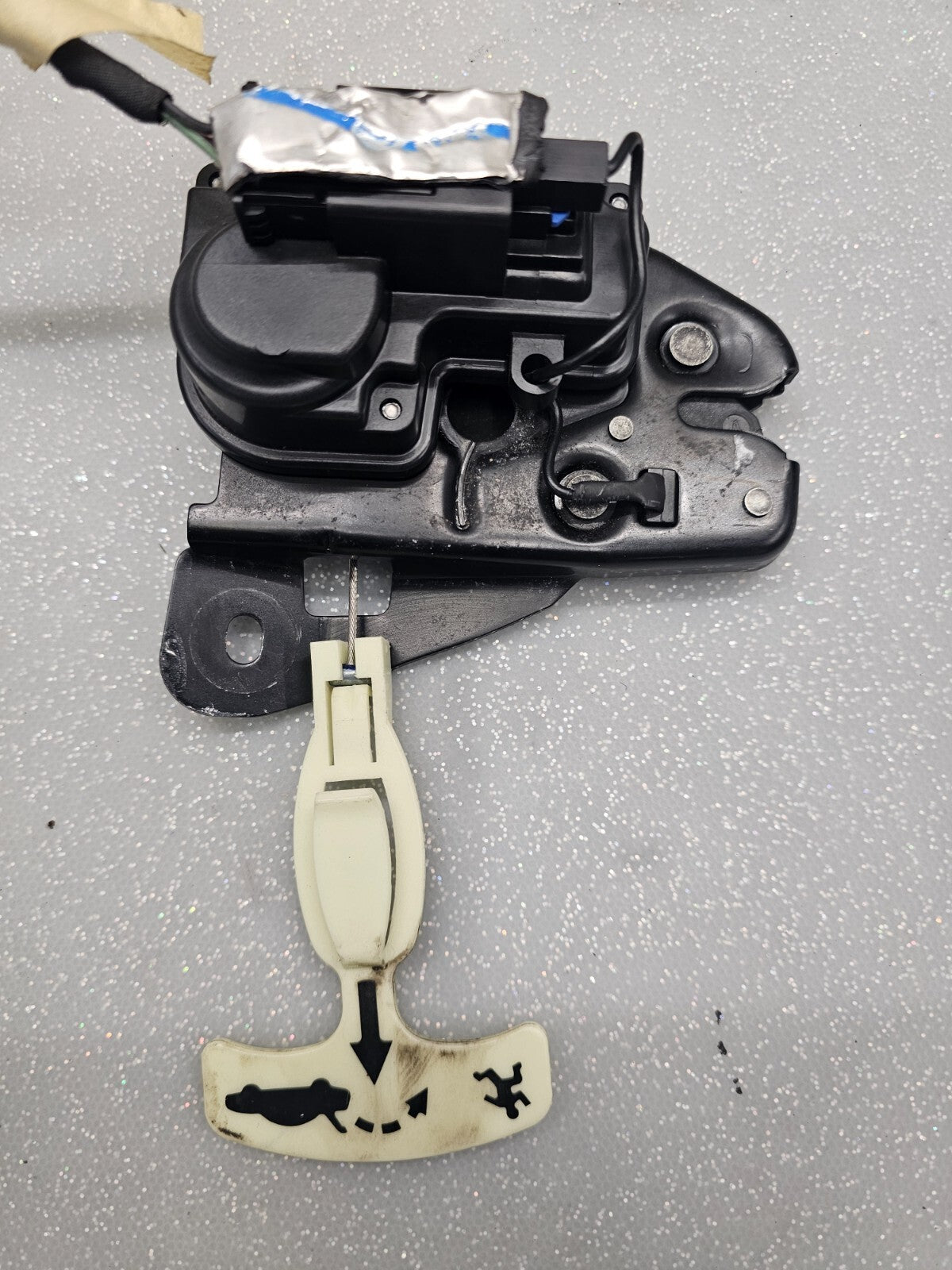 13-16 DODGE DART TRUNK LID LATCH POWER LOCK RELEASE ACTUATOR ASSEMBLY MOPAR REAR