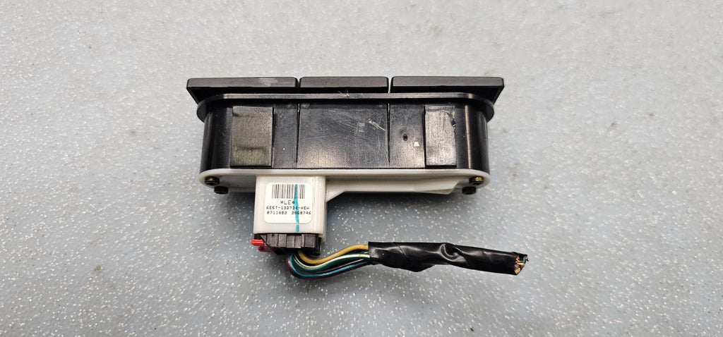 🔥06-09 FUSION MERCURY MILAN CENTER DASH HAZARD BUTTON SWITCH PASS RADIO BEZEL