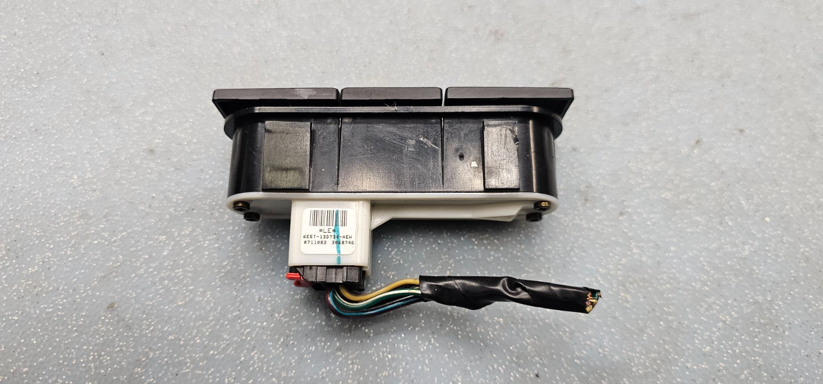 🔥06-09 FUSION MERCURY MILAN CENTER DASH HAZARD BUTTON SWITCH PASS RADIO BEZEL