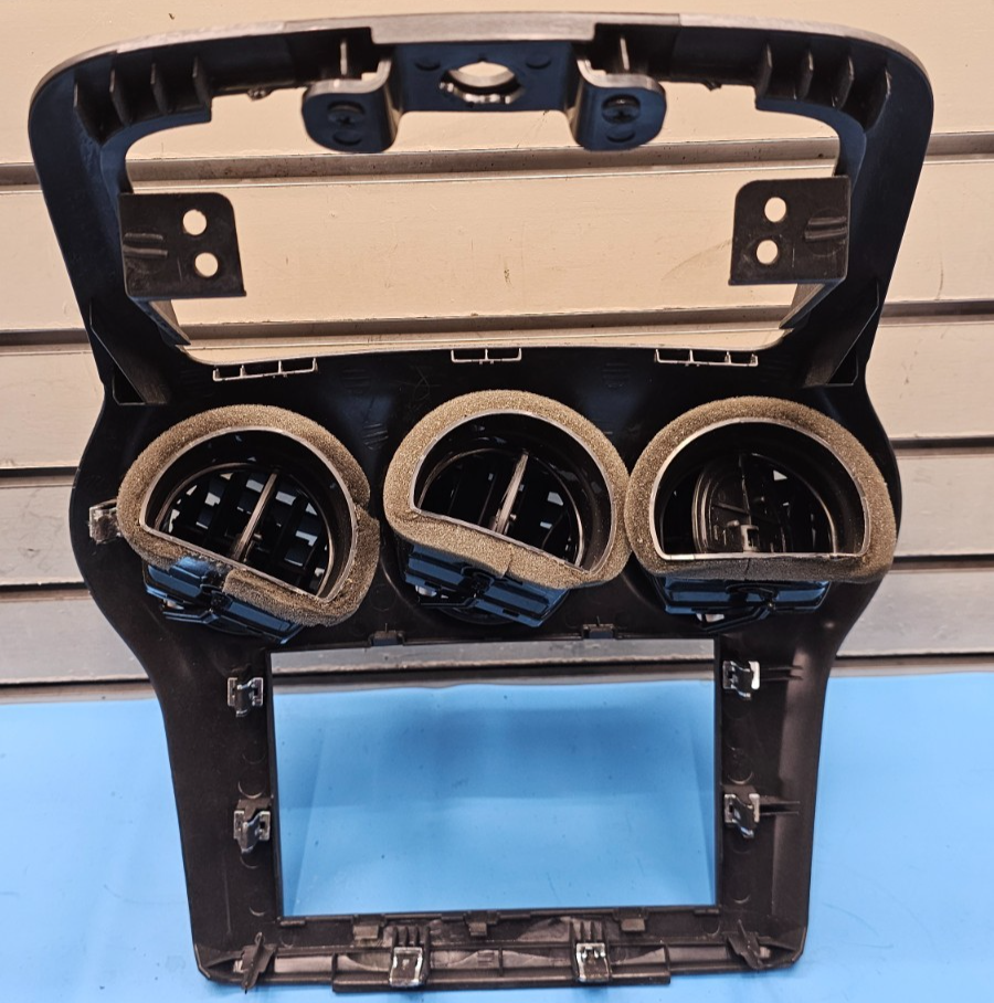 🔥08-10 Saturn Vue Center Dash Radio Stereo Display Bezel Trim Panel DK Gray B31
