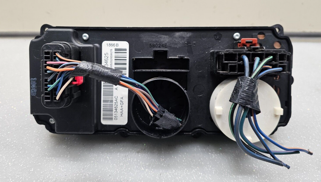 04-07 Dodge Caravan Town Country Dash AC Climate Temperature Heater Control OEM