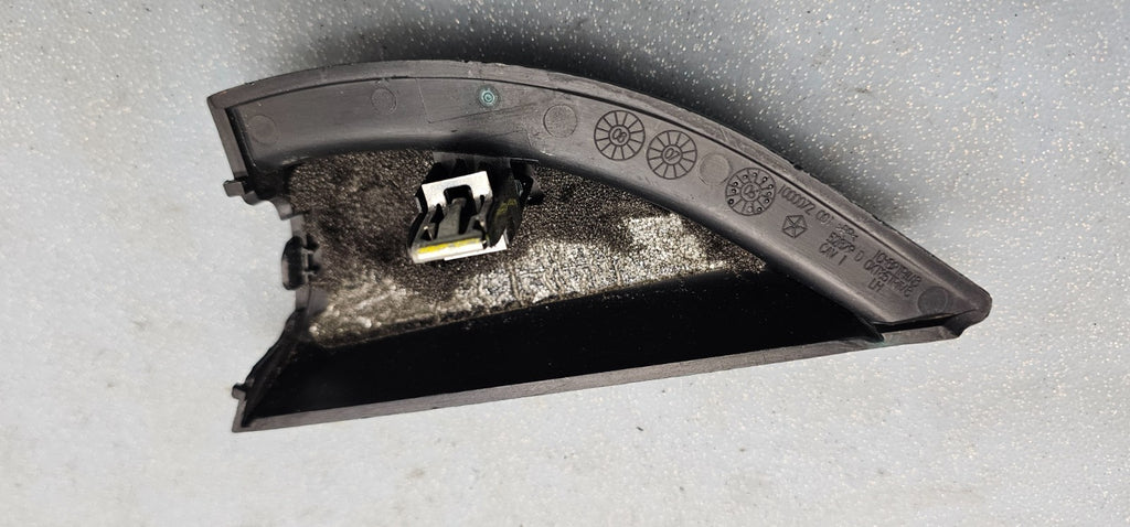 🔥07-10 Chrysler Sebring JS 2.4 front left door mirror inner cover trim