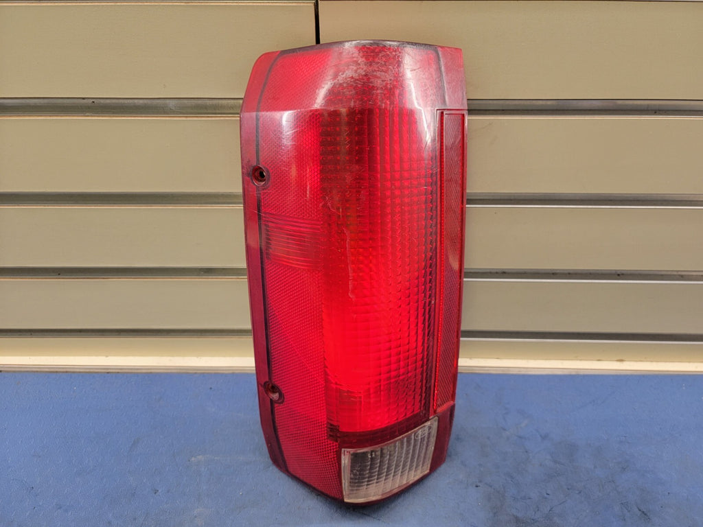 🔥1992-1997 Ford F-150 F-250 Bronco Rear left Driver Side Tail Brake Light OEM