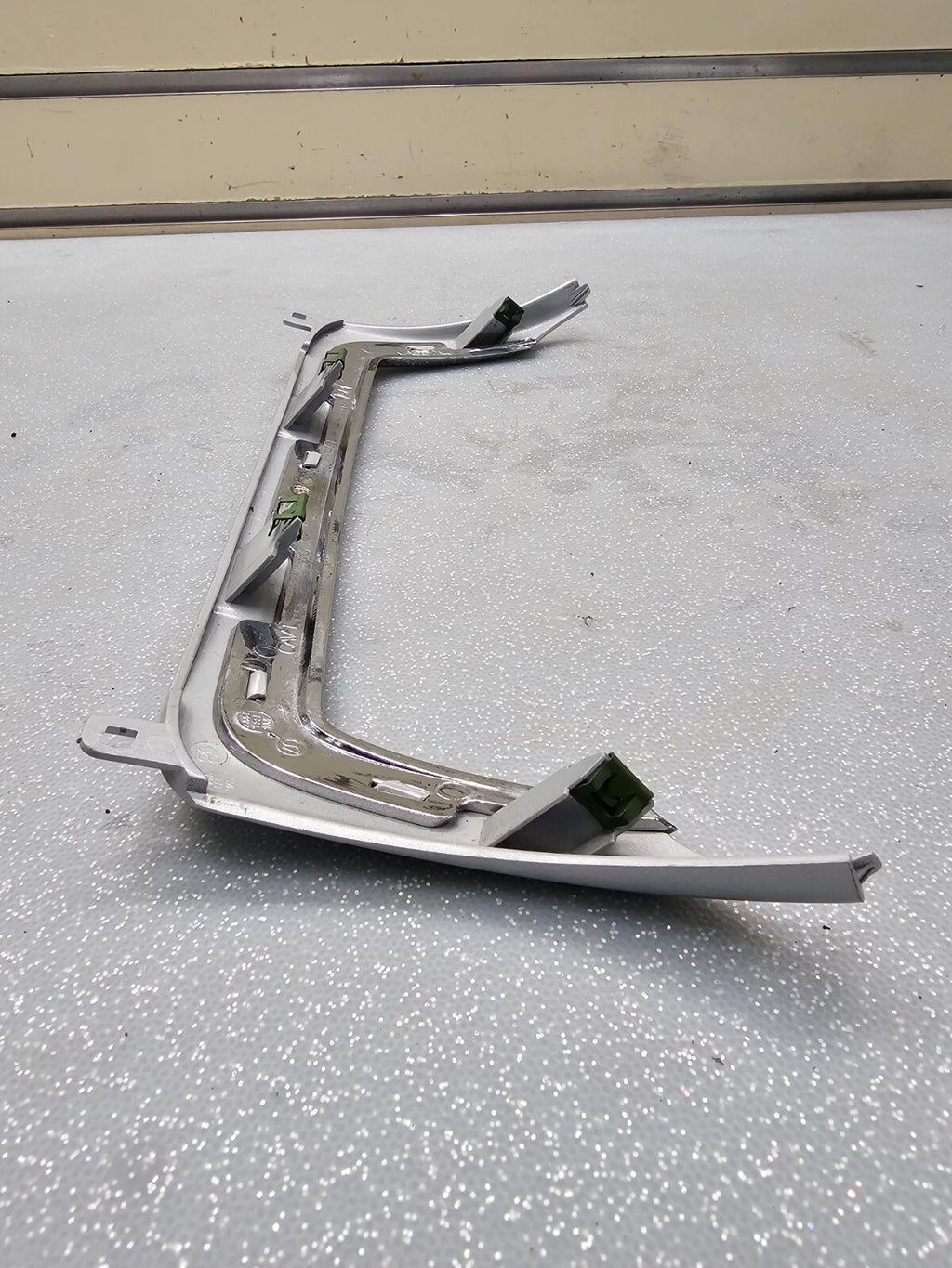 🔥08-12 Chevy MALIBU Center Dash Radio Bezel Panel UPPER Vent Trim SILVER B8