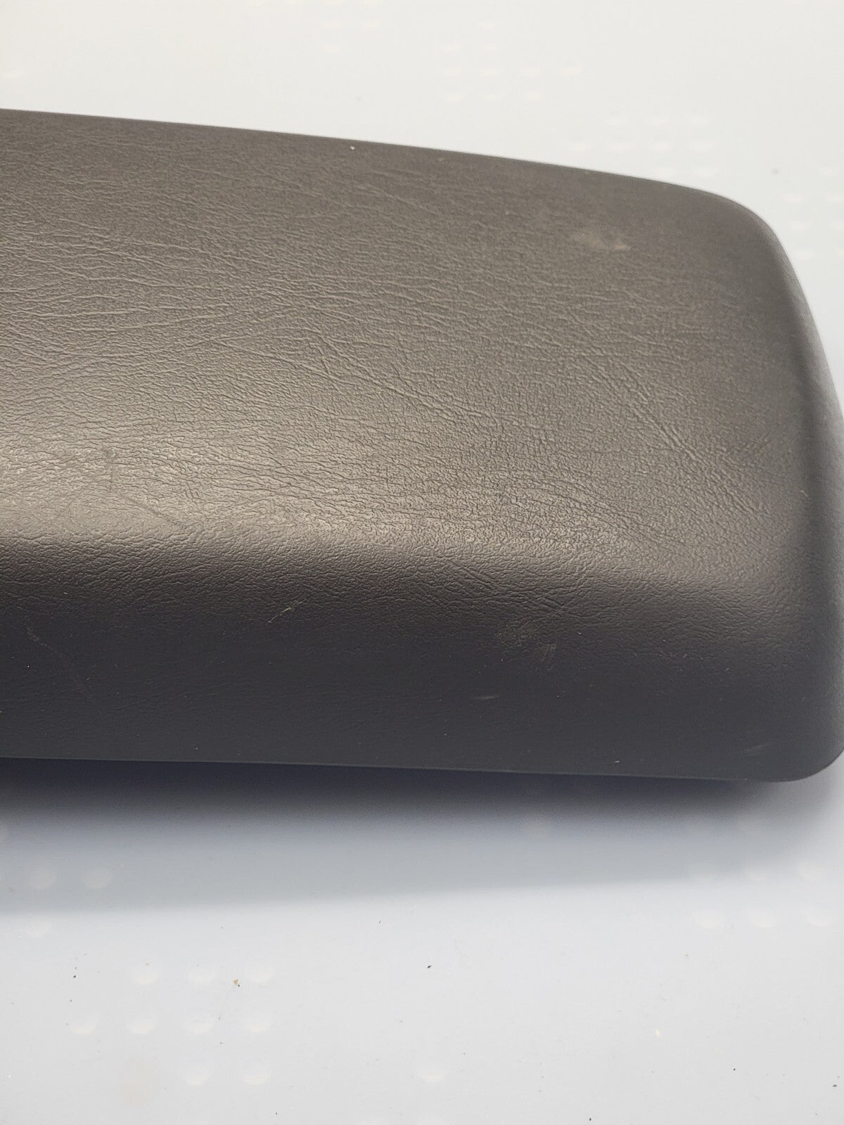 🔥04-07 Chevrolet Malibu Center Console Arm Rest Lid Door Cover OEM Pad Black