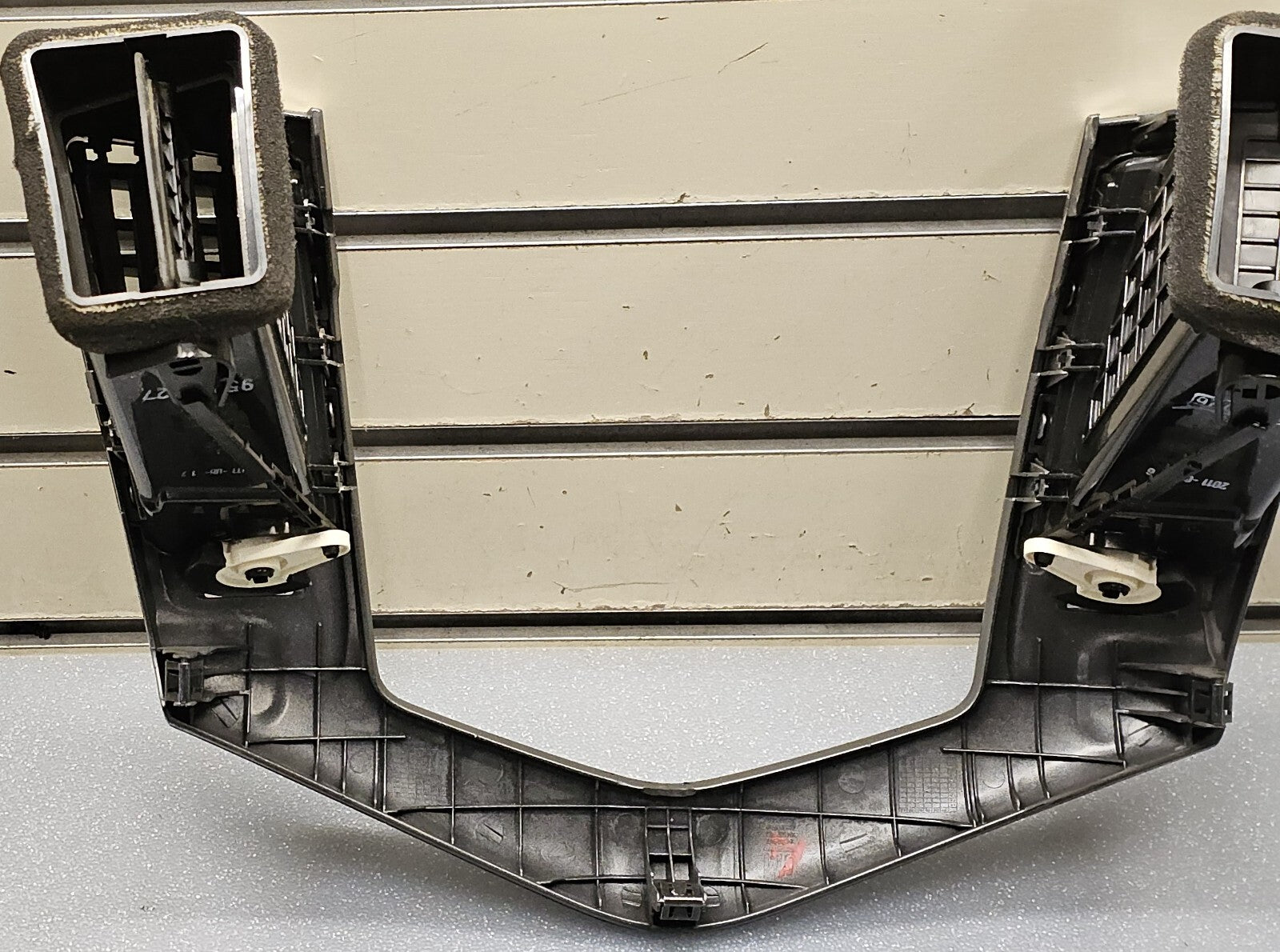 🔥11-14 Chevrolet Cruze Radio Bezel Center Vents Silver OEM