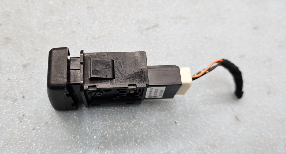 🔥04-09 Mazda3 Mazda 3 Hazard Warning Switch Emergency Flasher Light Assembly