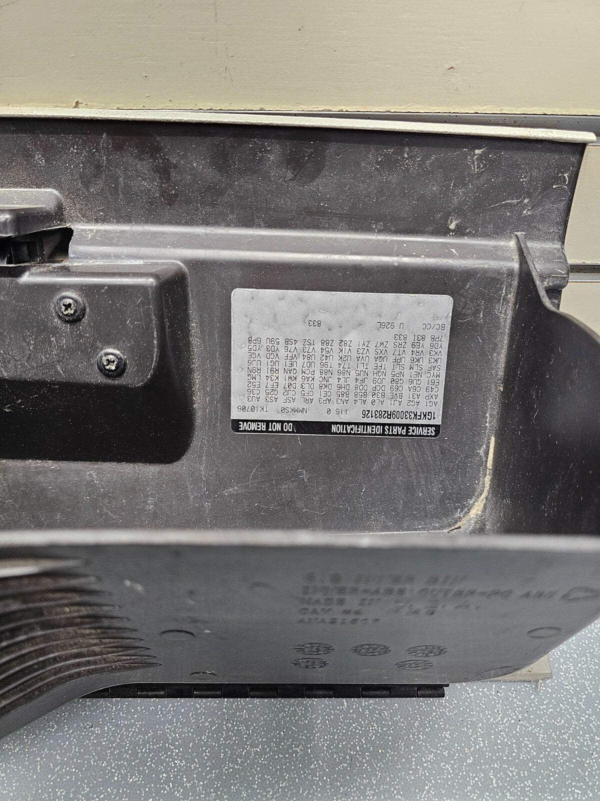 07-14 Silverado SIERRA Dash UPPER GLOVE BOX Storage Compartment Door LT GRAY G4
