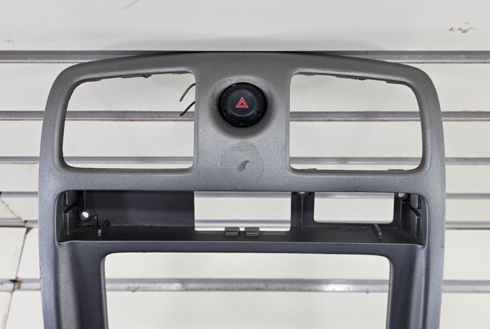 🔥2004-2012 CHEVY COLORADO GMC CANYON CENTER DASH RADIO VENT BEZEL SILVER