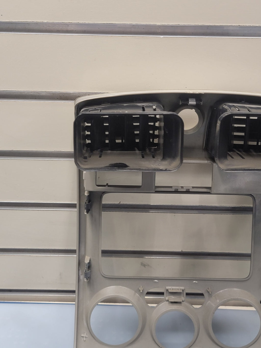 🔥2004-2012 CHEVY COLORADO GMC CANYON CENTER DASH RADIO VENT BEZEL SILVER